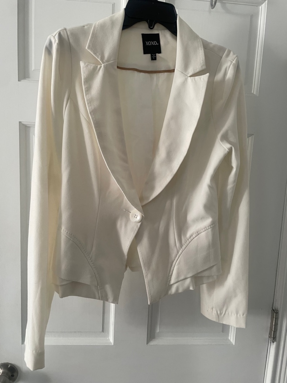 XOXO Women's Off-White Single-Button Tailored Blazer